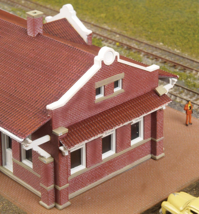 Walthers Cornerstone Series N Scale Santa Fe-Style Brick Depot 6-3/4 x 3-7/8 x 2-1/4"" - Image 4